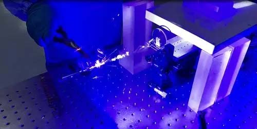 藍光激光器産業化應用：革新高反材料加工領域，新能源電池、3C優勢突出